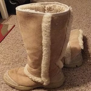 Ugg winter tall Boots size 8 wide